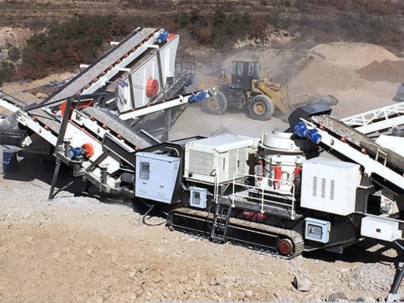履帶式移動破碎站現場